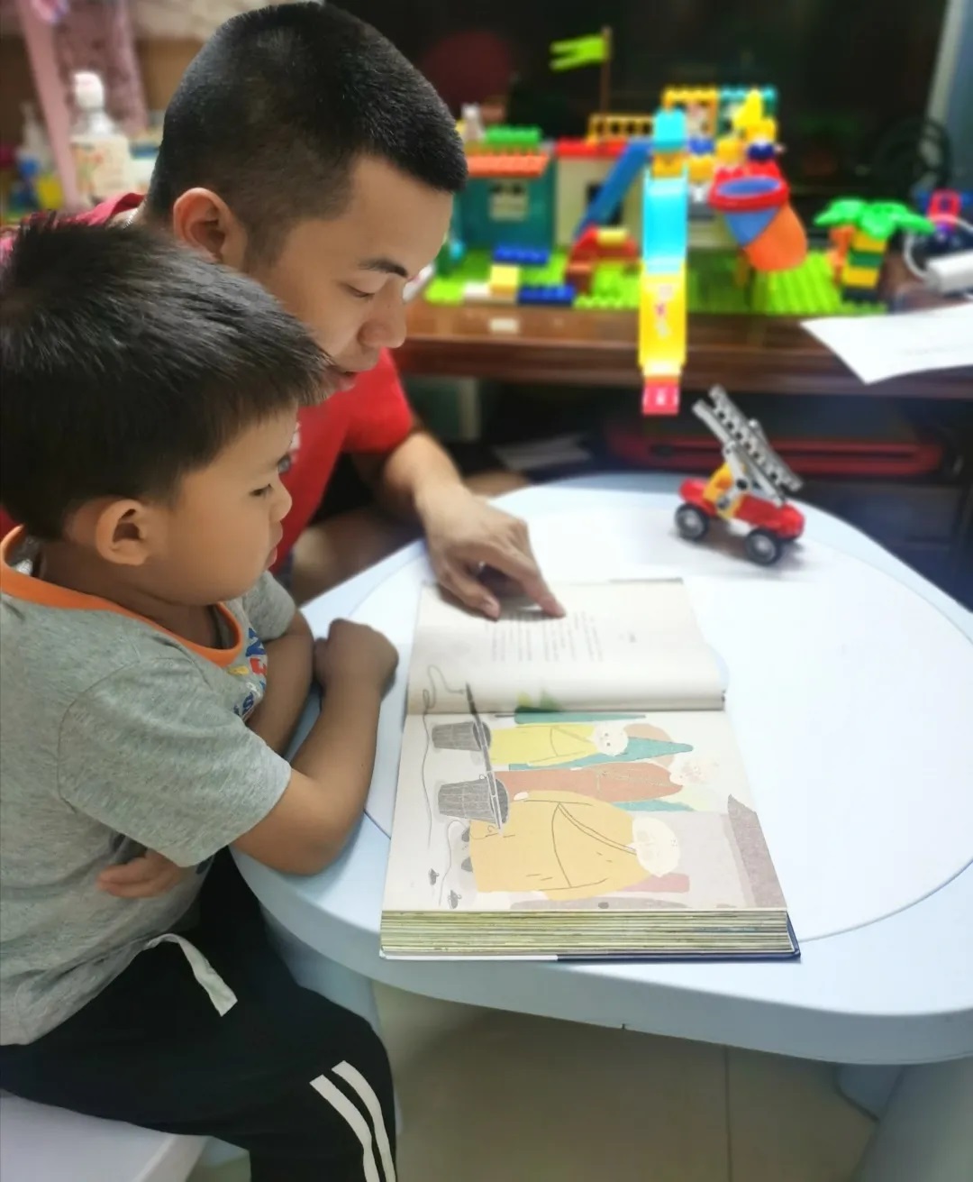 滋润童心，，，，孕育幸福——白云山银河国际开展“六一”儿童节活动