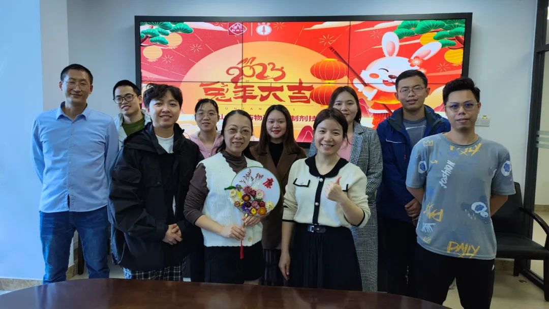 白云山银河国际公司举行“古韵迎元宵 团扇话清廉”主题活动