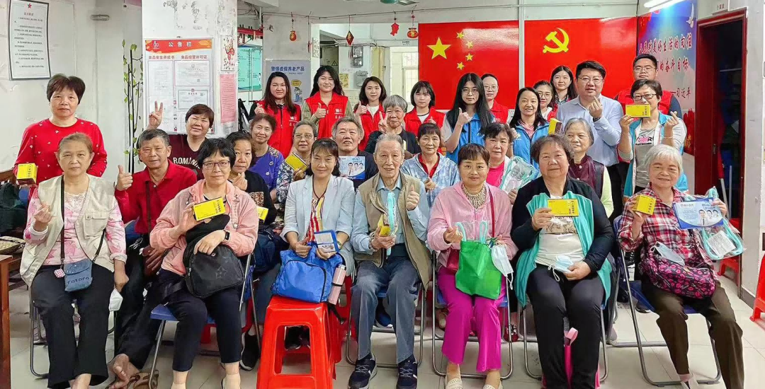 践行二十大 自愿我先行——白云山银河国际公司团委开展2023年学雷锋自愿效劳活