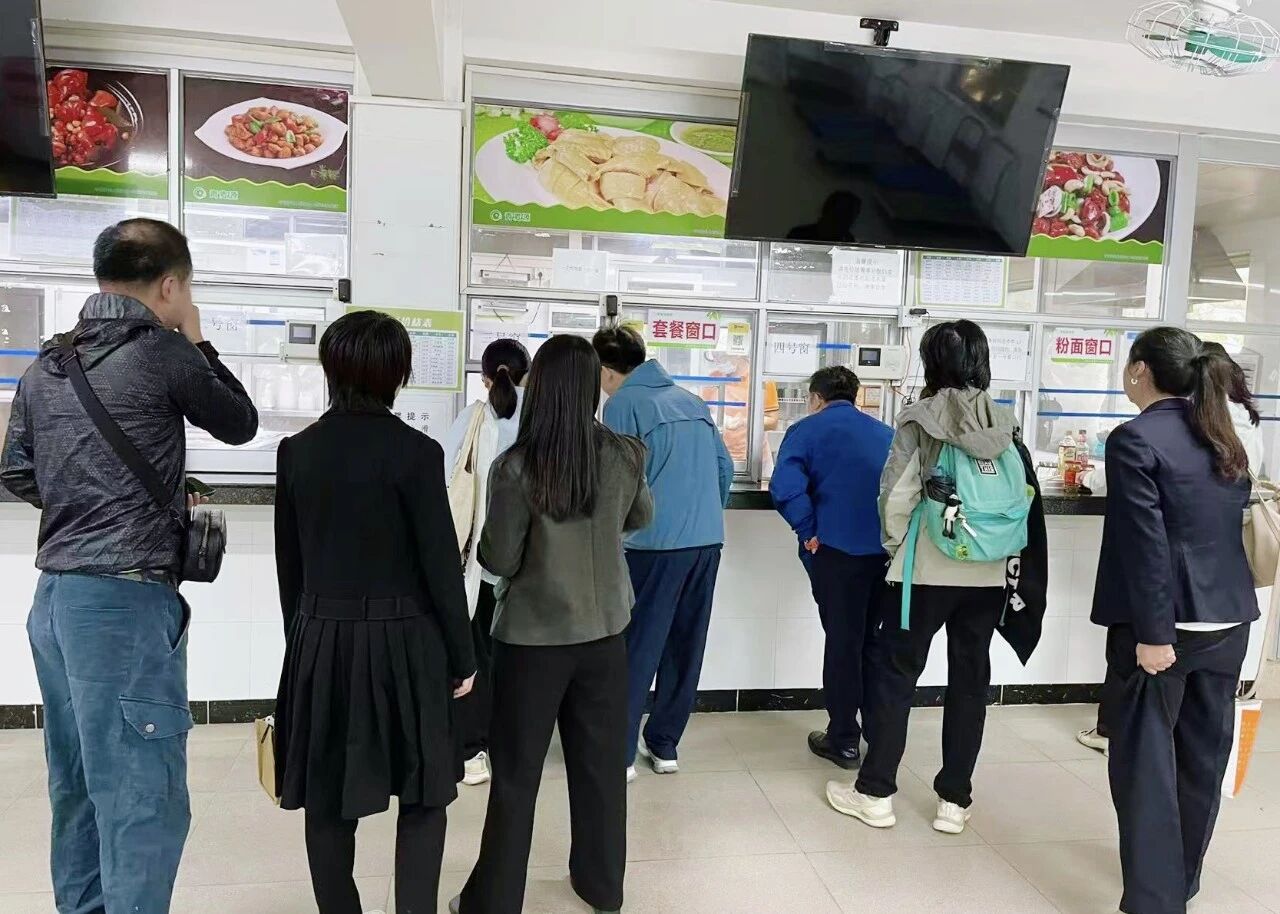 专心办“食”事，，，，，，“膳”新护康健——白云山银河国际制药早餐效劳暖心上线