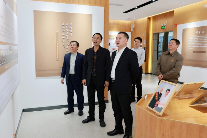 广药集团党委书记、董事长李小军到白云山银河国际公司调研